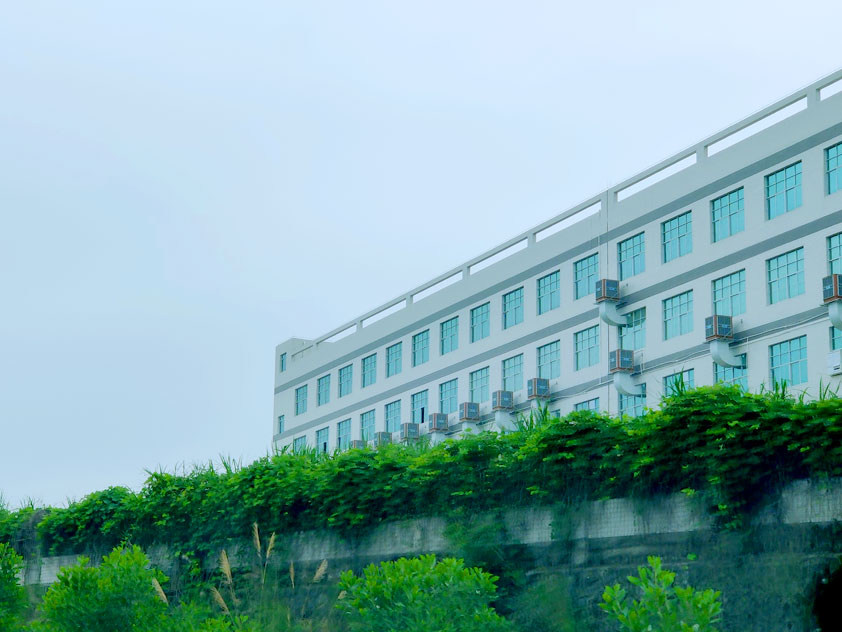 高速公路旁安裝的環(huán)?？照{(diào)-(2).jpg